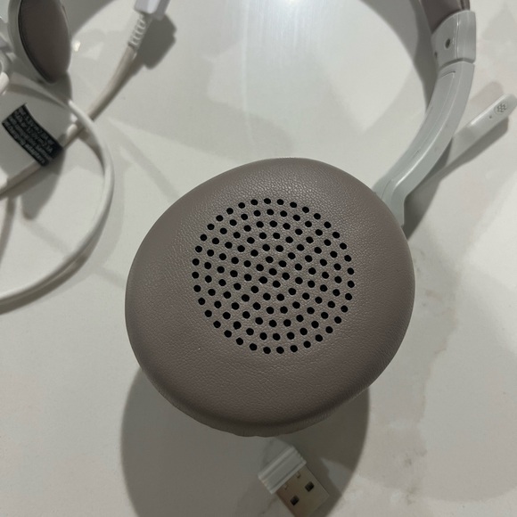 Wireless headset - Picture 2 of 3